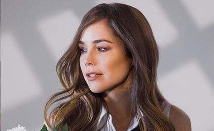 Camila Sodi manda besos en traje de baño