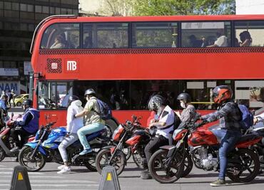 Motociclistas: cuándo sí y cuándo no pueden circular entre carriles