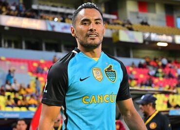 'Gallito' Vázquez recibe reconocimiento por su carrera; afición del Cancún FC lo recuerda con cariño