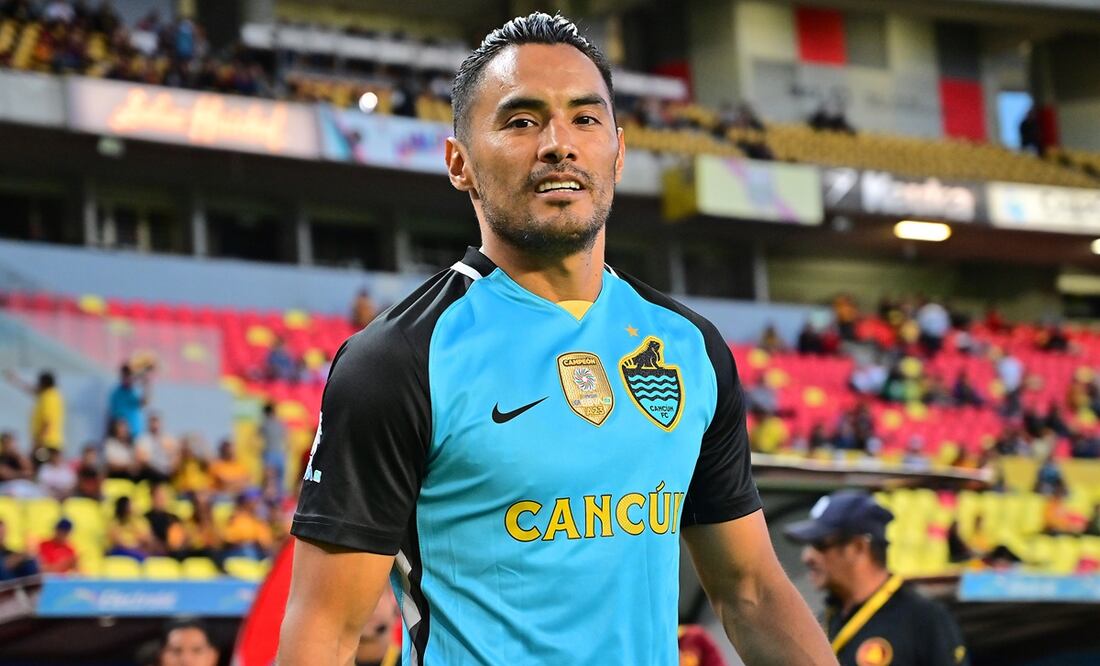 'Gallito' Vázquez recibe reconocimiento por su carrera; afición del Cancún FC lo recuerda con cariño / Foto: Imago7