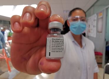 Cofepris no ha autorizado venta al público de la vacuna actualizada contra Covid-19 de Pfizer; solo está disponible en sector público