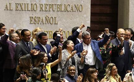Develan en letras de oro leyenda a favor de los migrantes en San Lázaro; reconocen a connacionales que viven en EU
