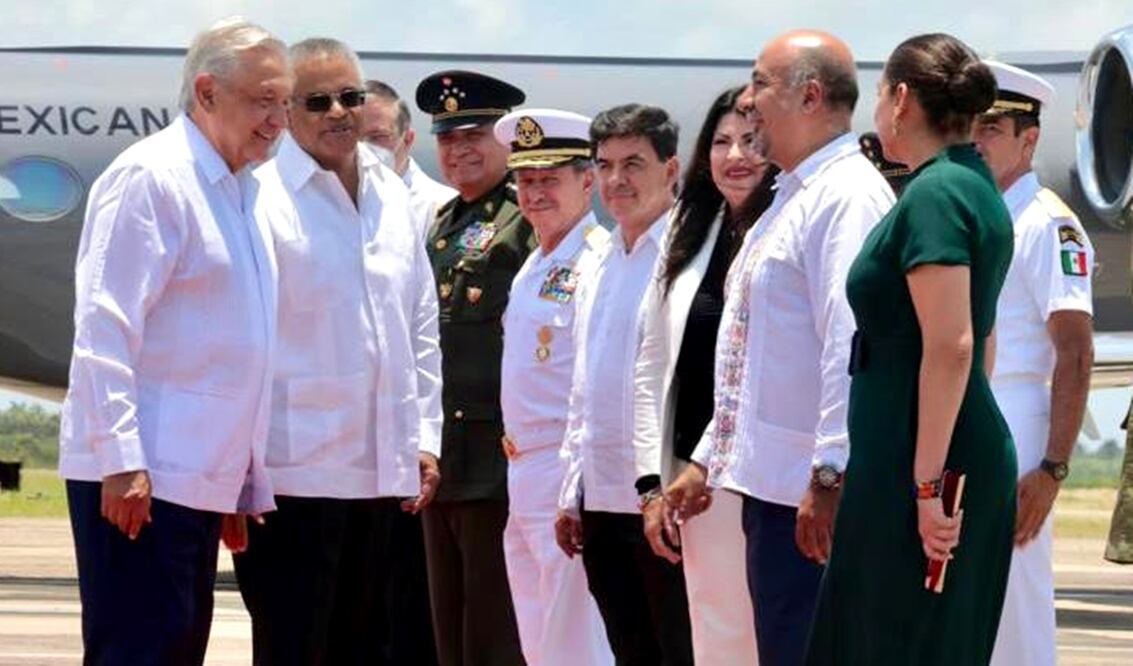 Procedente de Honduras, el presidente López Obrador arribó a las 12:55 horas, tiempo de la Ciudad de México, al Aeropuerto Internacional Philip S. W. Goldson, de la ciudad de Belice, Belice. Foto: AFP