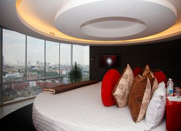 En San Valentín, infieles gastarán lo mismo en hotel con amante y en cena con pareja