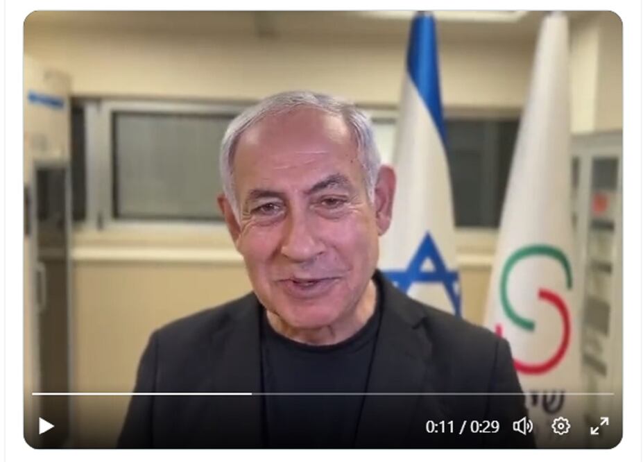 El primer ministro de Israel, Benjamín Netanyahu, difundió un video este sábado 15 de julio de 2023, diciendo que está "bien", después de un desvanecimiento y un golpe que lo mandaron al hospital. FOTO: CAPTURA