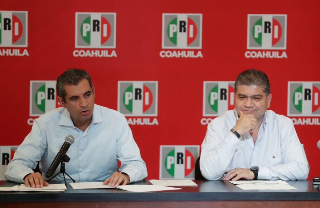 Enrique Ochoa Reza, presidente nacional del PRI, y Miguel Ángel Riquelme. Foto: Iván Stephens/EL UNIVERSAL