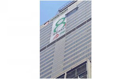 Pemex coloca en Torre Ejecutiva logo por su 80 aniversario
