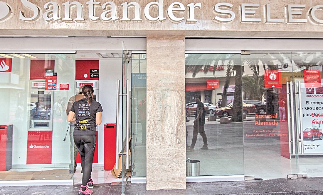 Datos de la Comisión Nacional Bancaria y de Valores indican que el año pasado los bancos ganaron 163 mil millones de pesos. ARCHIVO EL UNIVERSAL