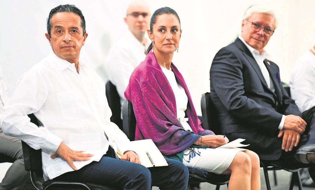 La jefa de Gobierno, Claudia Sheinbaum, flanqueada por los gobernadores de QR, Carlos Joaquín González, y Baja California, Jaime Bonilla. Foto: Presidencia.