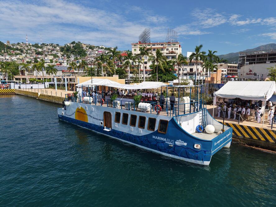 ¿Cómo es el nuevo MARINABUS de Acapulco? Foto: Presidencia