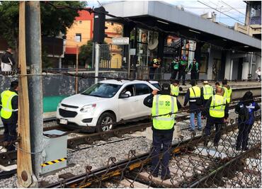 Tren Ligero, con servicio parcial tras ingreso de una camioneta a las vías