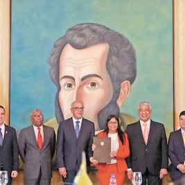 Oposición se divide por pacto con Maduro