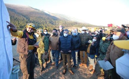 Fuertes vientos dificultan labores para sofocar incendio en Sierra de Arteaga, Coahuila