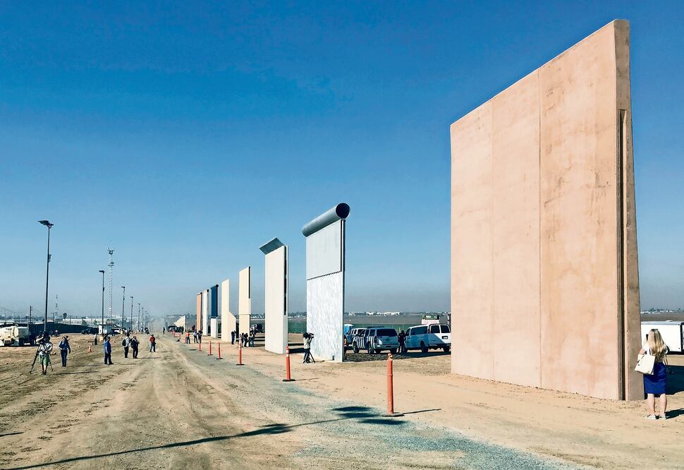 Prototipos para el muro fronterizo propuesto por el presidente Donald Trump. Foto: Archivo