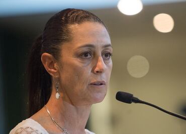 Sheinbaum pide destituir a líder de bomberos por agresión a periodistas