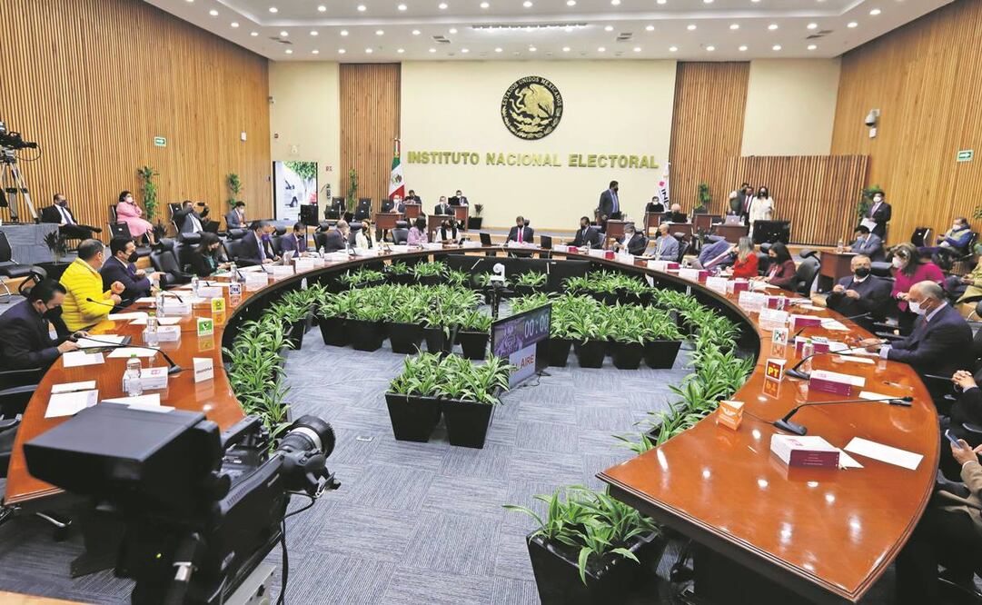 Durante la sesión del INE fue necesario tomar un receso por la discusión entre morenistas con los consejeros electorales. Foto: Berenice Fregoso/ EL UNIVERSAL.
