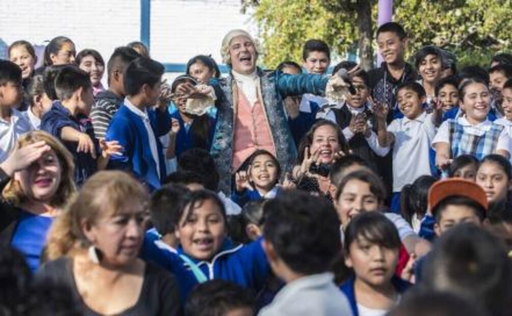 Mozart "revive" y da clases en escuela de Tláhuac