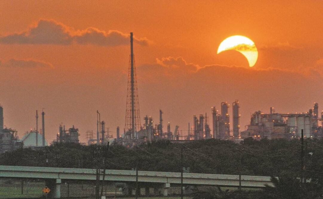 Barclays calculó que los gastos anuales del complejo refinador texano estarán por debajo de 500 mdd durante las dos próximas décadas. Foto: Archivo/ El Universal.
