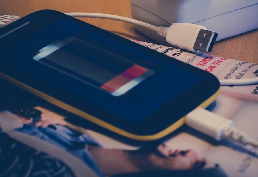 La carga rápida nos hace esperar menos para usar nuestros celulares. Foto: Pixabay