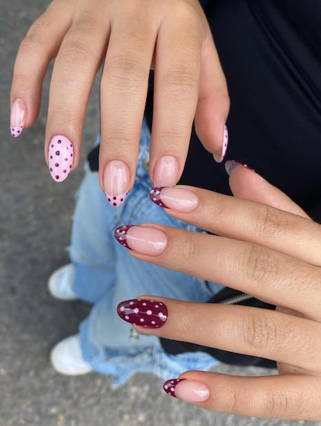 Los lunares pueden plasmarse en diferentes tamaños. Foto: Instagram @bombonails_