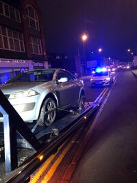 Hombre compra un auto y 30 segundos después es decomisado por la policía 