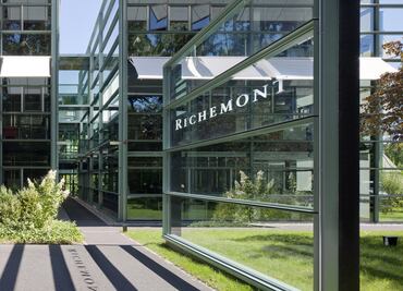 Richemont atribuye retroceso a reestructura del grupo