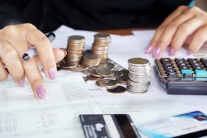 Solteros, los que más buscan ordenar sus deudas, según encuesta; claridad sobre montos y fechas de pago, clave contra presión financiera