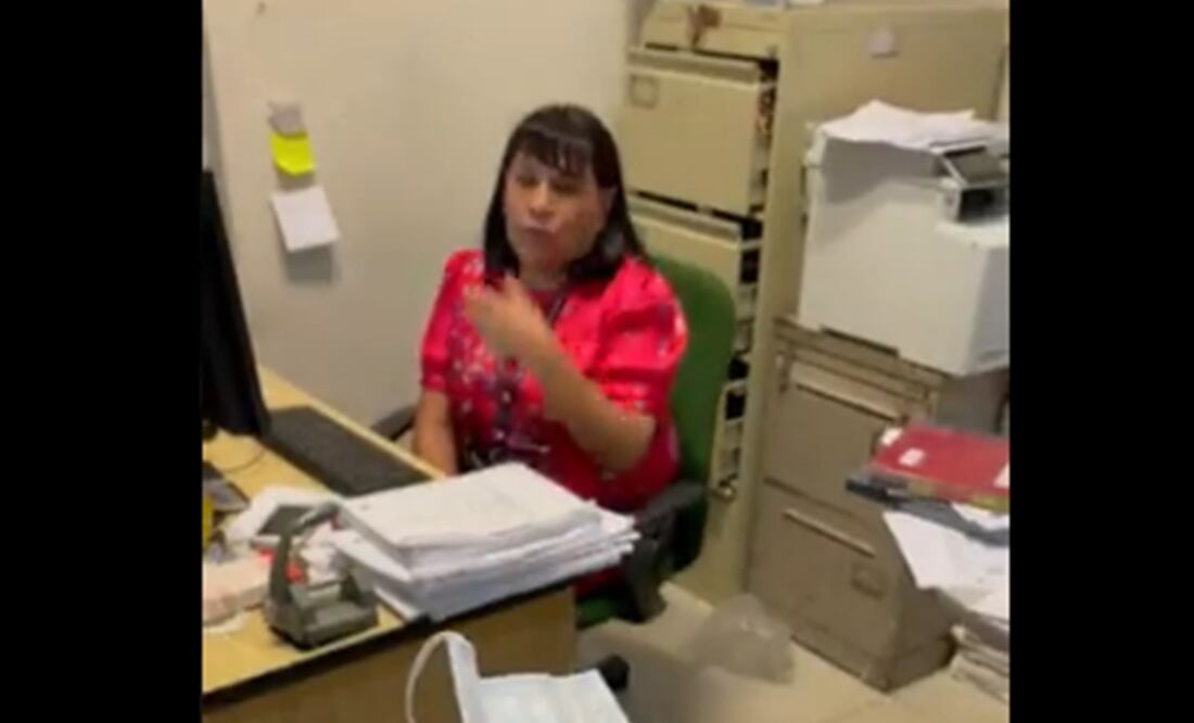 Jorge D'Alessio exhibe que funcionaria del MP de Naucalpan no se pone el cubrebocas