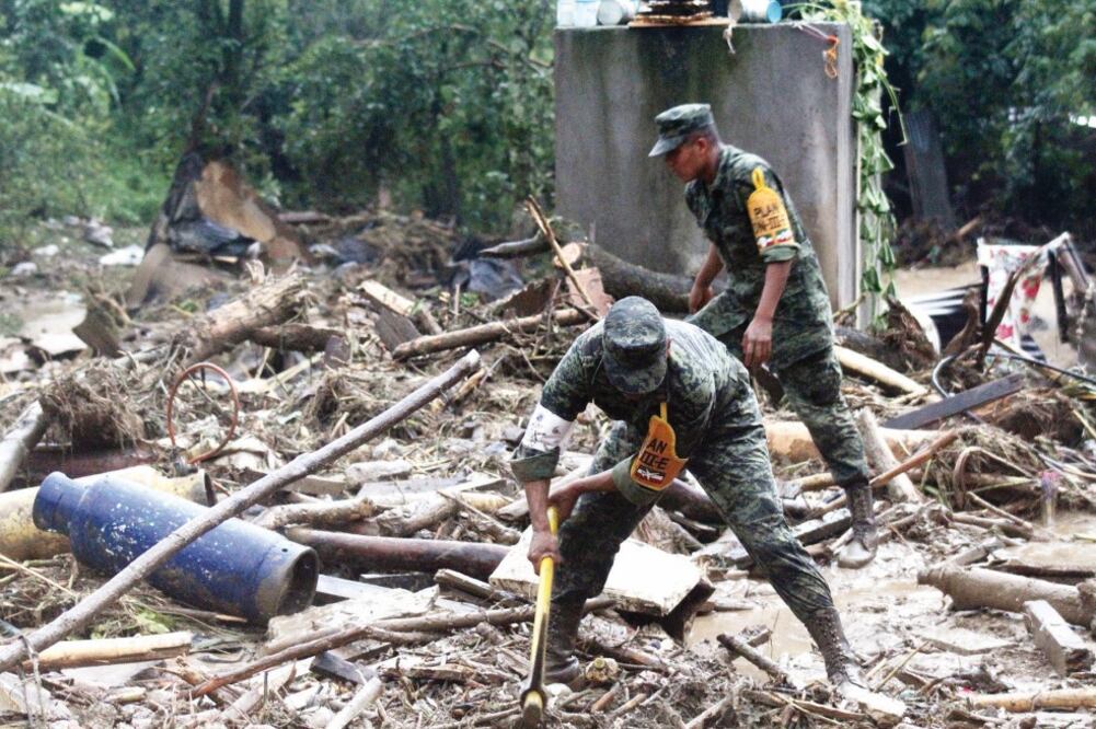 La comunidad de Jaltepec fue la zona más devastada por los deslaves en el municipio de Huauchinango, donde acudieron soldados del Ejército para las labores de rescate de los cuerpos sepultados por toneladas de lodo (OMAR CONTRERAS. EL UNIVERSAL)