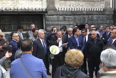 Protestan ex trabajadores de la extinta Luz y Fuerza del Centro en oficinas de AMLO