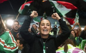 La presidenta de México, Claudia Sheinbaum, en el Parque Tezozómoc, Azcapotzalco, Ciudad de México, mirando el partido de futbol México contra Ecuador. Foto: Presidencia