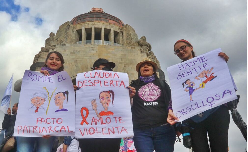 Trabajadores del Poder Judicial se concentran en las inmediaciones del Monumento a la Revolución previo a su marcha al Ángel de la Independencia. Foto: Axel Sánchez/EL UNIVERSAL