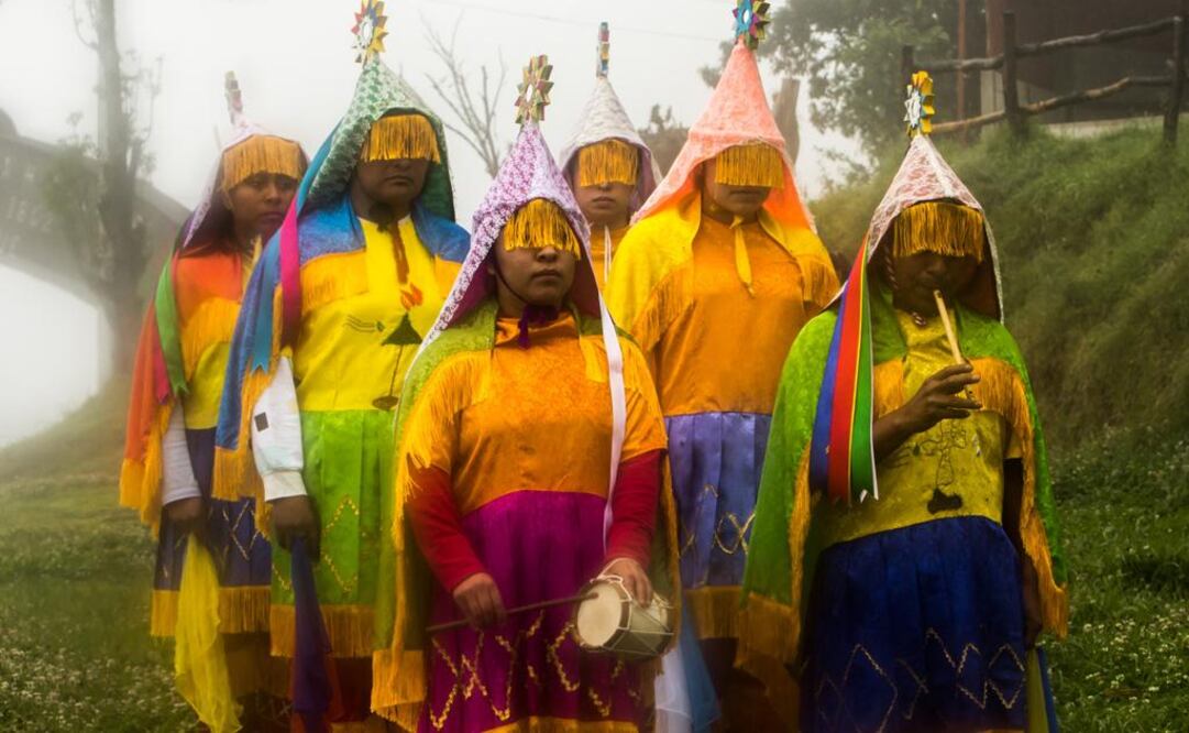 Mujeres poblanas forman parte de la puesta "The Four Fridas", dedicada a la pintora y a su obsesión por volar. FOTO: CORTESÍA: Greenwich+Docklands International Festival