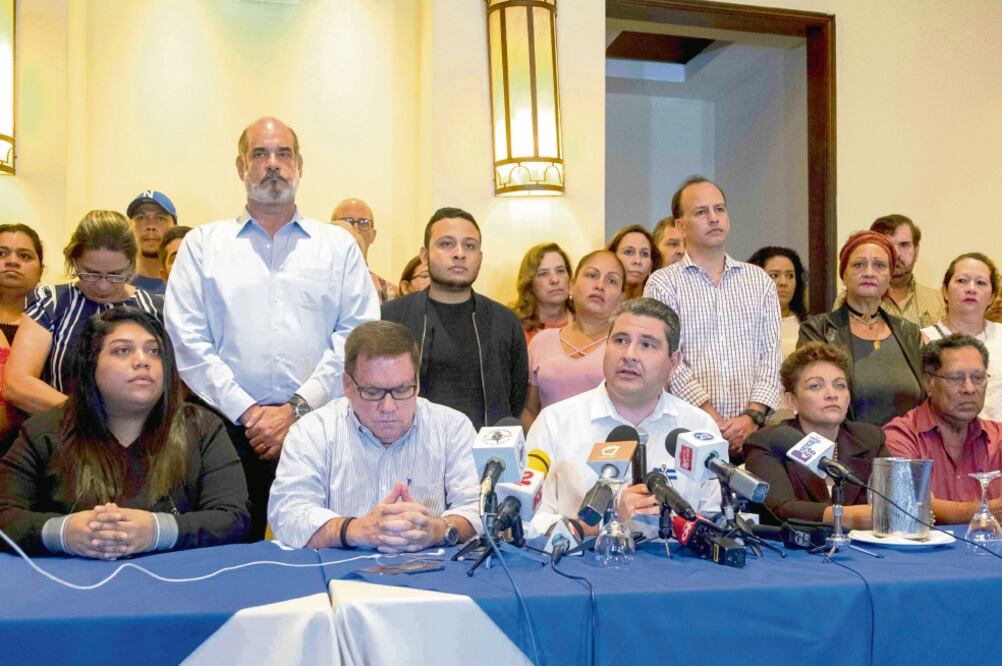 Opositores al gobierno de Daniel Ortega anunciaron ayer en Managua un paro nacional en demanda de la libertad de todos los presos políticos. Foto: JORGE TORRES. EFE