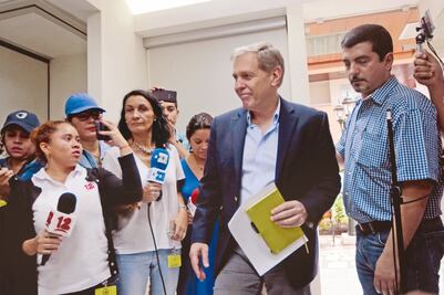 Ortega da golpe a escrutinio de crisis