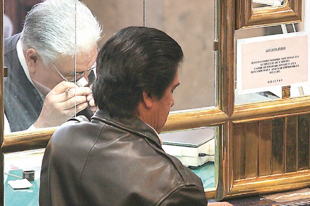 El empeño es de las opciones más caras. La Condusef recomienda informarse del porcentaje que te van a prestar, de los intereses que te van a cobrar y todos los requisitos que debes cumplir (ARCHIVO EL UNIVERSAL)