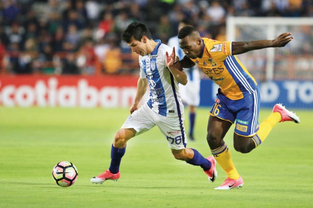 “Chucky ” Lozano desquició a la defensiva de Tigres con su gran velocidad y clásicos regate (DAVID MARTÍNEZ. EFE)