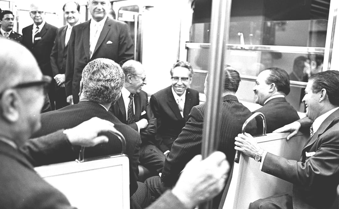 Gustavo Díaz Ordaz durante la inauguración de la línea 2 del metro de la Ciudad de México. Foto: Archivo El Universal