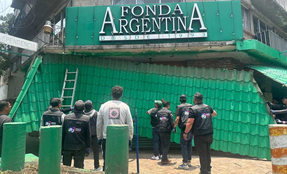 En días recientes, fue retirada una pérgola instalada por el restaurante Fonda Argentina en el cruce de Isabel la Católica y Eje 6. Foto: Especial.