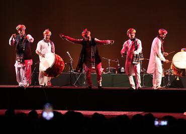 Con vibrante concierto, India se despide del Cervantino