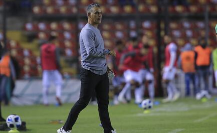 Héctor Altamirano presenta su renuncia de la dirección técnica del Querétaro