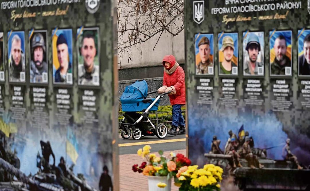El Pasaje de los Héroes Caídos, en Kiev, la capital ucraniana. Foto: Sergei Supinsky / AFP