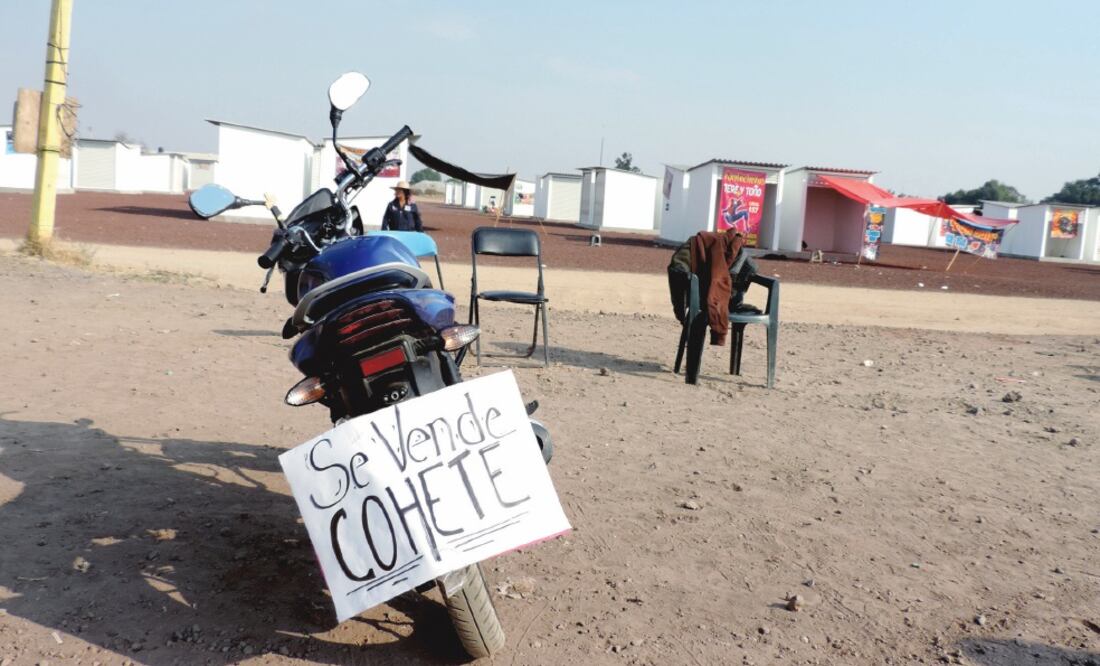 Comerciantes buscan alternativas. Vendedores reciben a los clientes en el mercado y luego los llevan a sitios autorizados para entregarles la mercancía. Foto: ARCHIVO EL UNIVERSAL