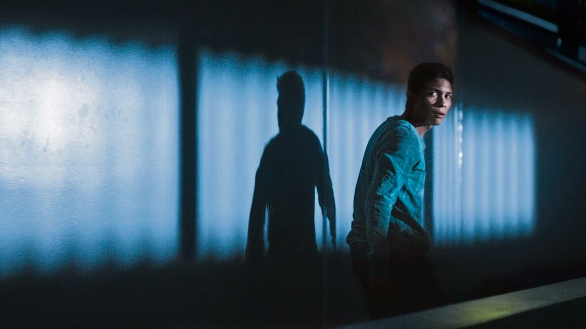 En Perdidos en la noche, Juan Daniel interpreta a un joven que busca a su mamá desaparecida. Foto: Pimienta Films