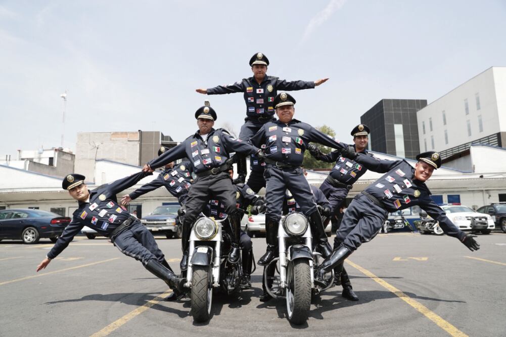 Al realizar las acrobacias, los miembros de este equipo no cuentan con los aditamentos de seguridad necesarios, por lo que cada movimiento representa un peligro, pese a esto, aseguran que la adrenalina los mantiene en la agrupación (IVAN STEPHENS)