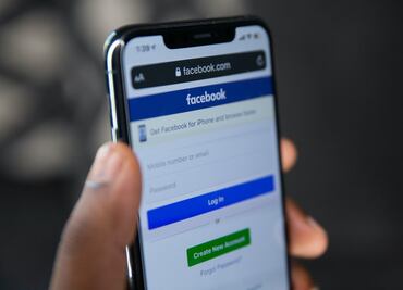 Paso a paso para borrar tu pasado de Facebook