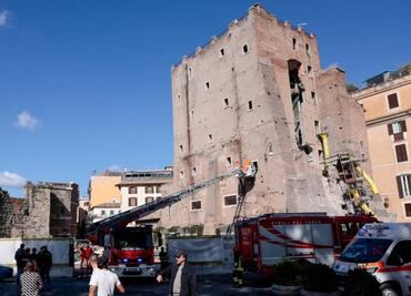 Colapsa torre medieval en Roma; intentan rescatar a trabajador atrapado
