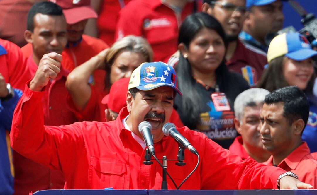 "Yo estoy de acuerdo a adelantar elecciones parlamentarias este mismo año, me comprometo", señaló el mandatario ante seguidores en Caracas. Foto: Reuters