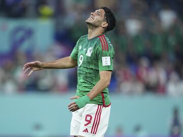 Raúl Jiménez, jugó su tercer Mundial y sigue sin poder hacer gol