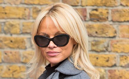 Pamela Anderson "tortura" a Julian Assange con comida vegana